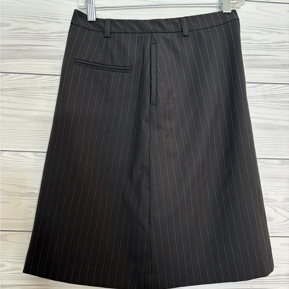 Banana Republic Factory BLACK pinstripe pencil skirt lined inside - Size 6 - Picture 4 of 9